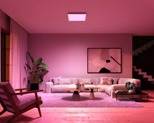 sfeervol verlichte woonkamer met Hue-lampen